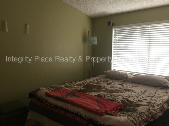 Building Photo - Cortina Condo