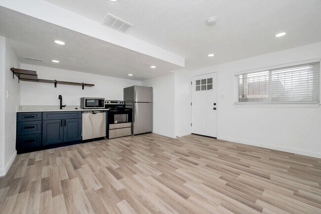 Building Photo - 2642-2642 S 800 E
