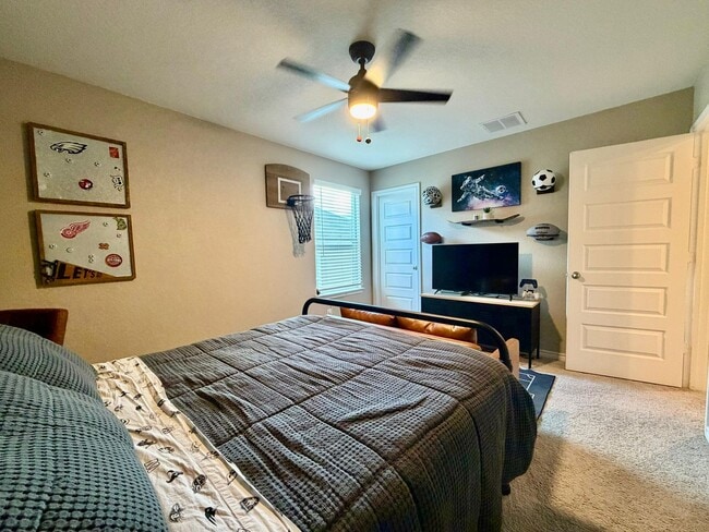 Building Photo - Exceptional 4BR, 3BA Home in Desirable Knox Ridge