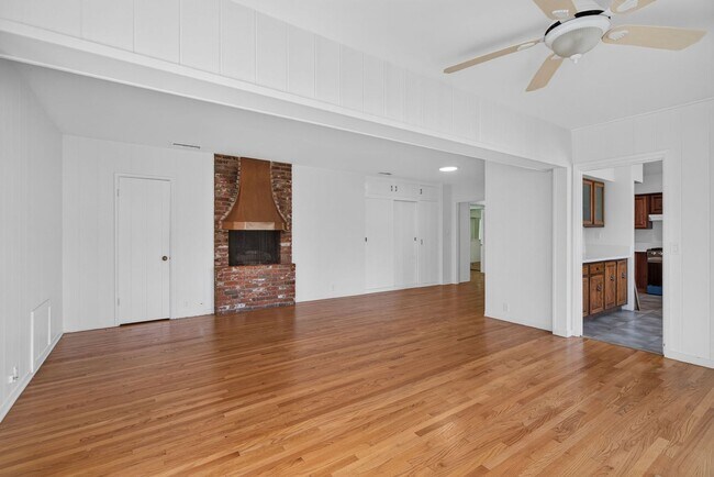 Building Photo - Wood Streets Home