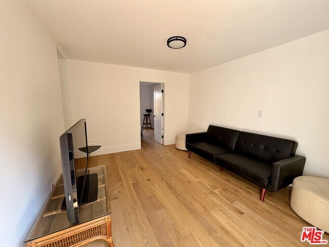 Building Photo - 3989 1/2 Beethoven St