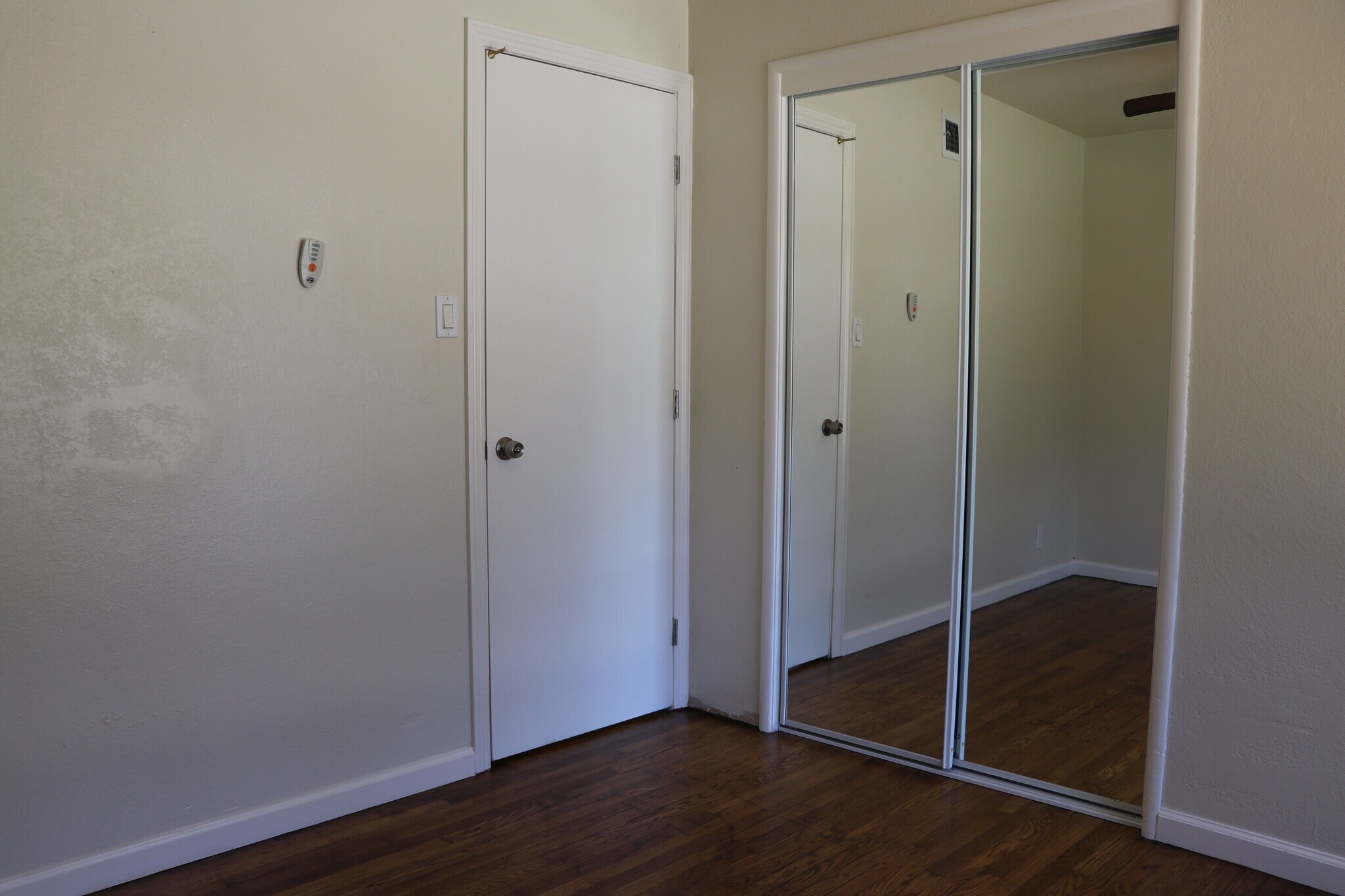 Building Photo - 335 Rollingwood Dr