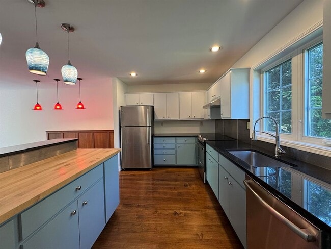 Building Photo - 524 Equinox on The Battenkill