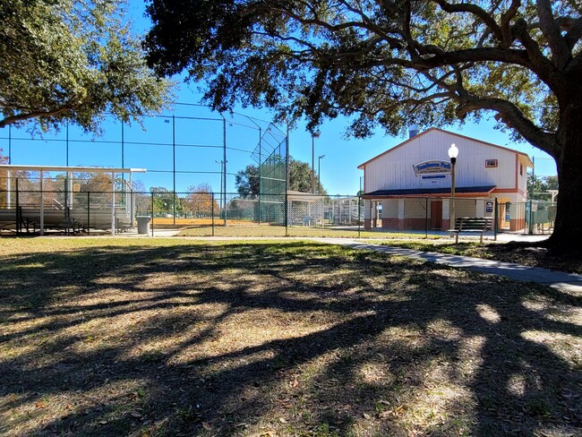 Building Photo - Updated Duplex Apartment in Central Gulfport!