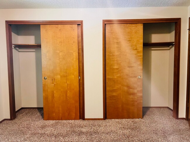 Building Photo - Eastside Olympia/ Must See! Available Now-2bd 1bath