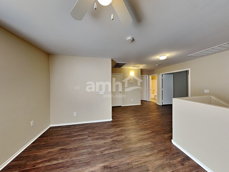 Building Photo - 1102 E Renegade Trl