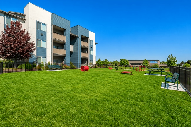 Building Photo - Silver Ridge