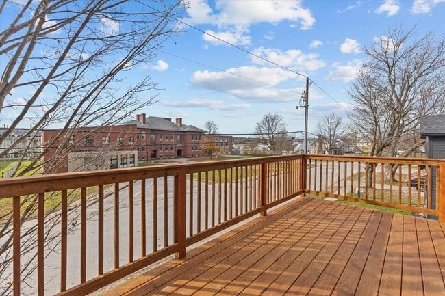 Building Photo - 109 School St