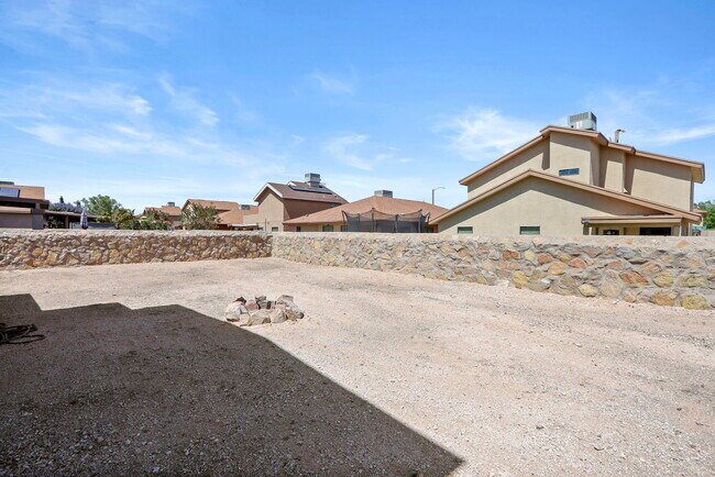 Building Photo - 2300 Glitter Point