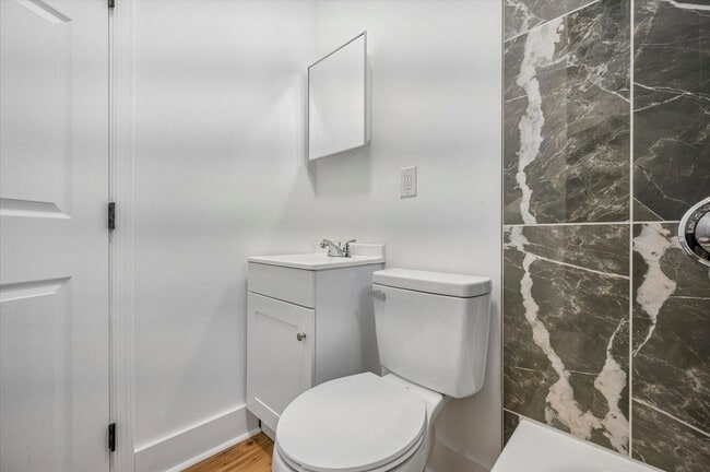 Building Photo - 3BR/1BA House | Luxury Finishes | Low Move-In Cost