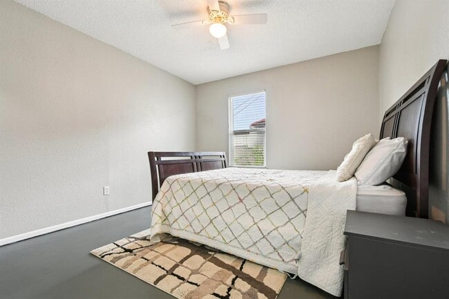 Building Photo - 8400 Sequoia Dr