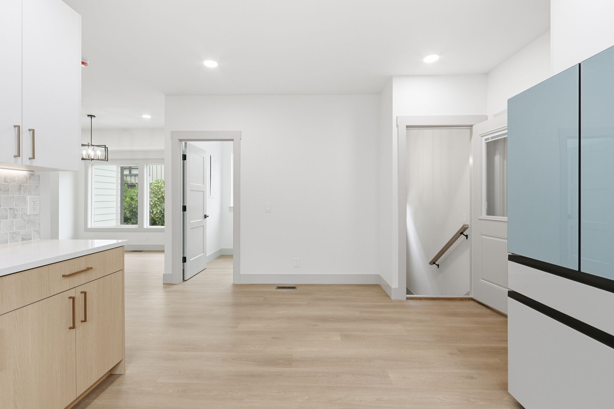 Building Photo - 437 NE Fargo St