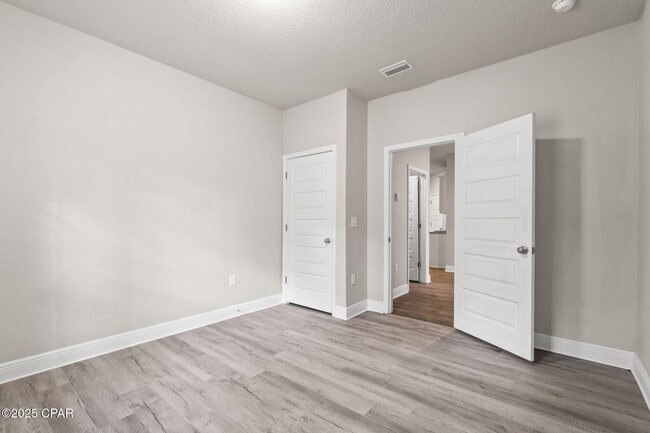 Building Photo - 397 Emerald Cove St
