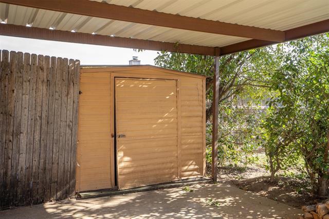 Building Photo - 3018 Hilltop Dr