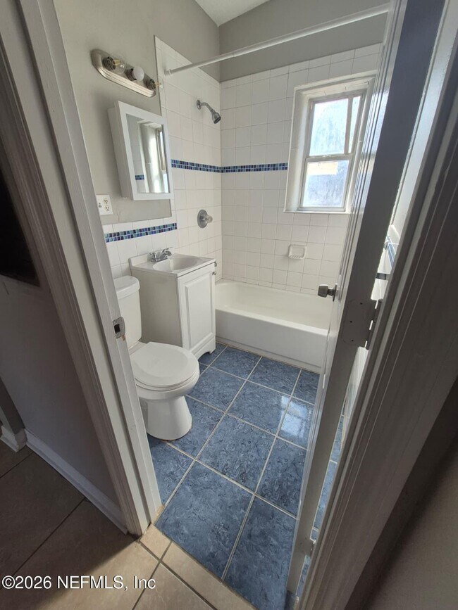 Building Photo - 10473 Pinehurst Dr