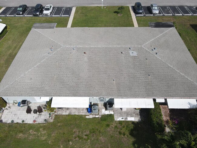 Building Photo - 202 W High Point Terrace
