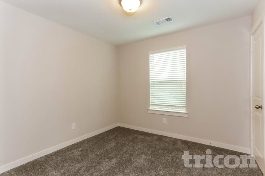 Building Photo - 1038 Fallgate Dr