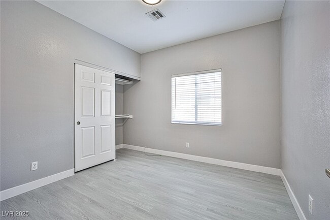 Building Photo - 705 Trixis Pl