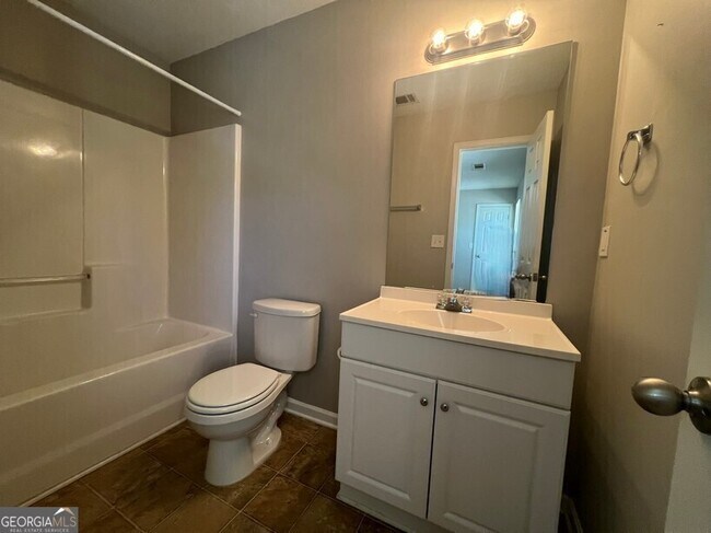 Building Photo - 309 Goldenrod Dr