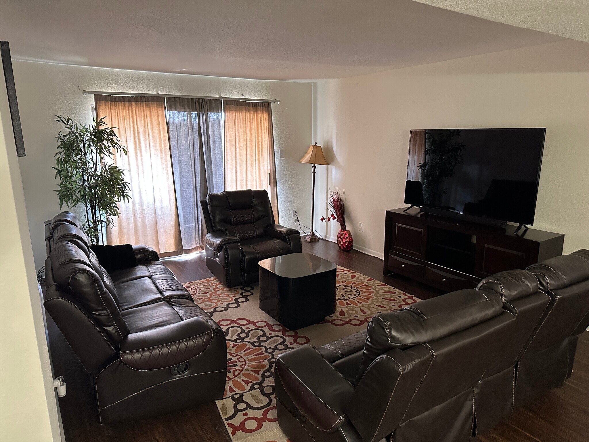 Building Photo - 8523 Hearth Dr