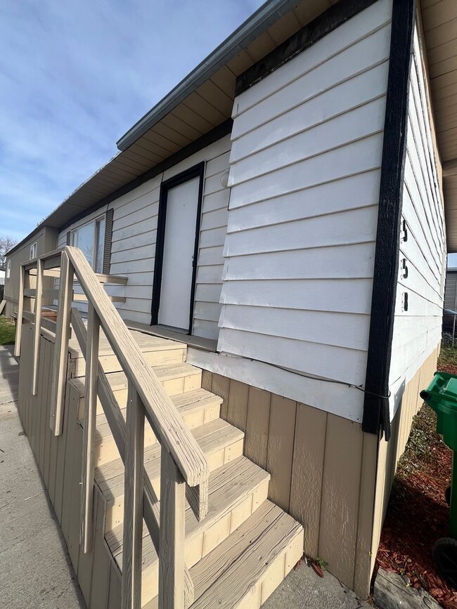 Building Photo - Large Three Bedroom In Chubbuck