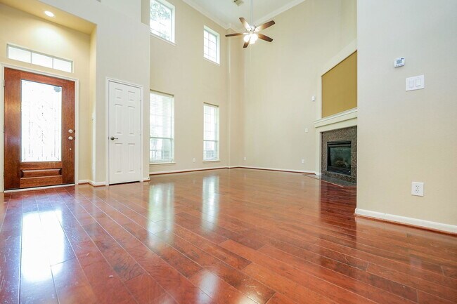 Building Photo - 30 Crocus Petal St
