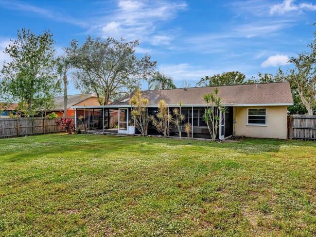 Building Photo - Braden River Lakes 3 Bedroom Fenced Yard &...