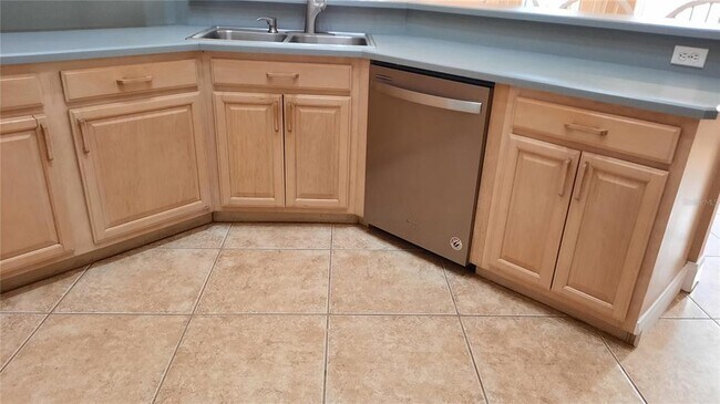 Building Photo - 58 Burning Bush Dr