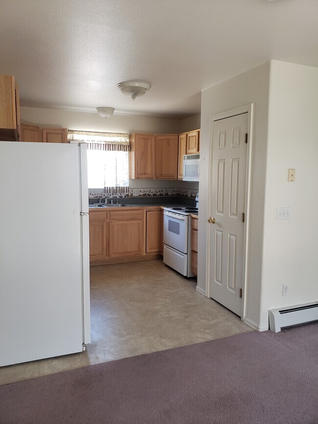 Building Photo - 2815 Acacia Ave