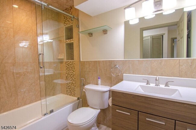 Building Photo - 3027 King Ct