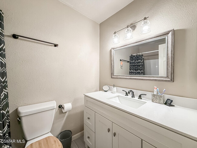 Building Photo - 1346 E Hillcrest Dr