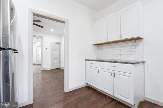 Building Photo - 5551 Addison St