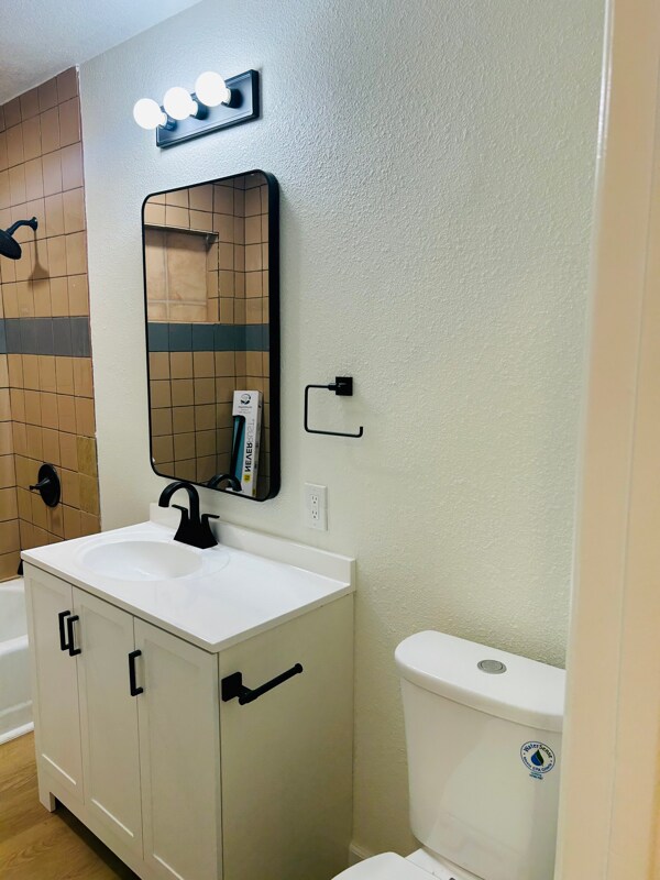 Building Photo - 2811 E 11th St