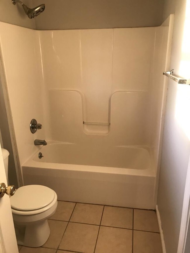 Building Photo - 3 bedroom in Louisville KY 40223