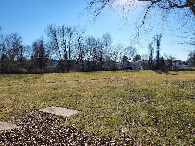 Building Photo - 104 Windsor Ct