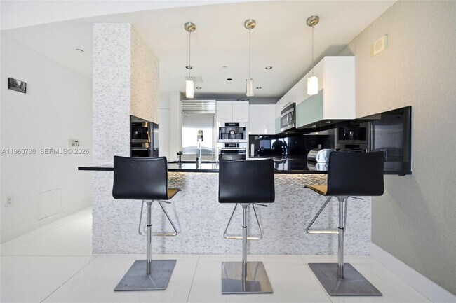 Building Photo - 17121 Collins Ave