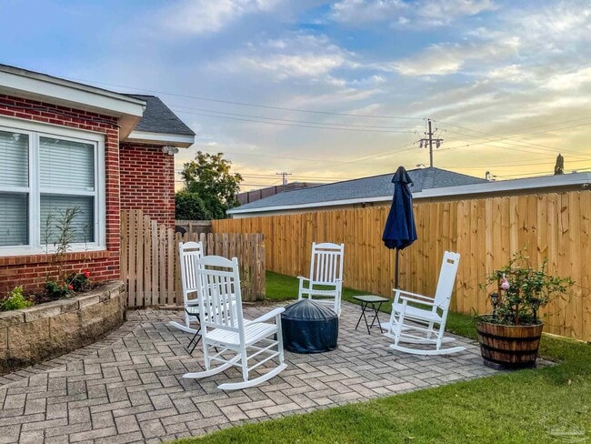 Building Photo - 1618 W Garden St