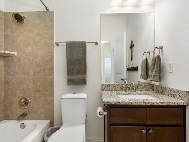 Building Photo - 5021 Pearl Cres Ln