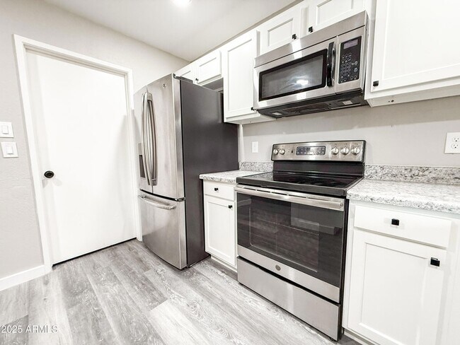 Building Photo - 8616 N 40th Dr