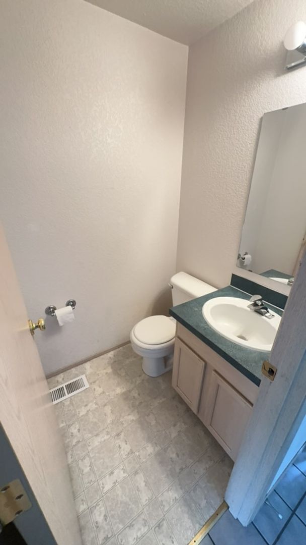 Building Photo - 15325-15327 Berry Valley Rd SE