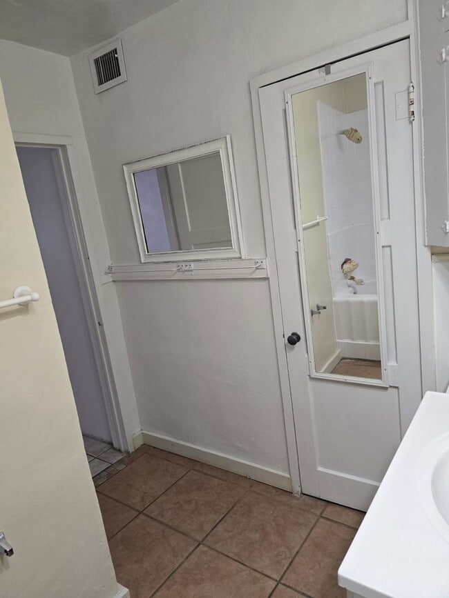 Building Photo - 3556 E Fairmount St