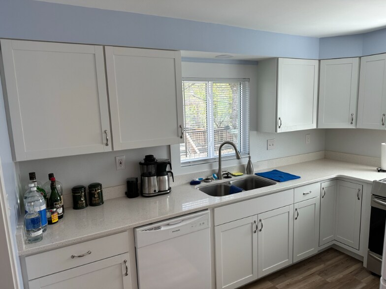 Building Photo - 1117 E Court St