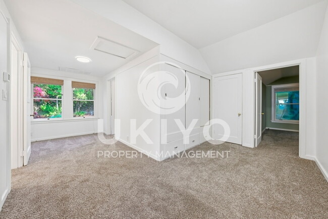 Building Photo - 860 Portal Ave