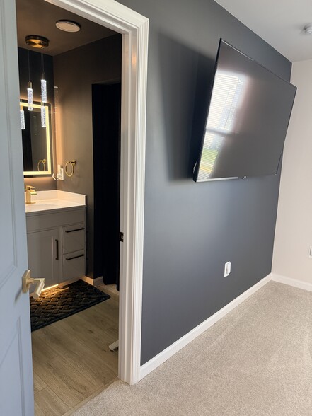 Building Photo - 7269 Statesman Blvd