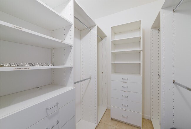 Building Photo - 848 Brickell Key Dr