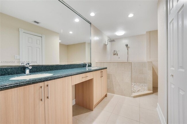 Building Photo - 3719 Estepona Ave