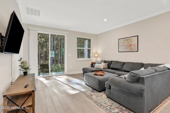 Building Photo - 404 Thistleton Wy