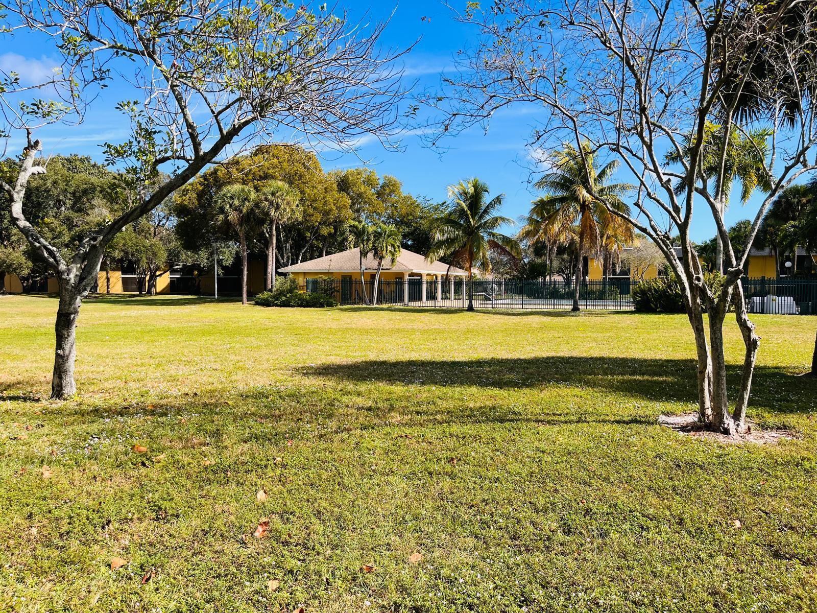 Building Photo - 1106 Meadows Cir