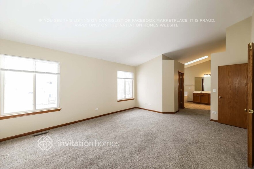 Building Photo - 16464 Coventry Ln