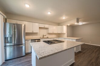 Building Photo - 5590-5592 Timber Lane Shorewood MN